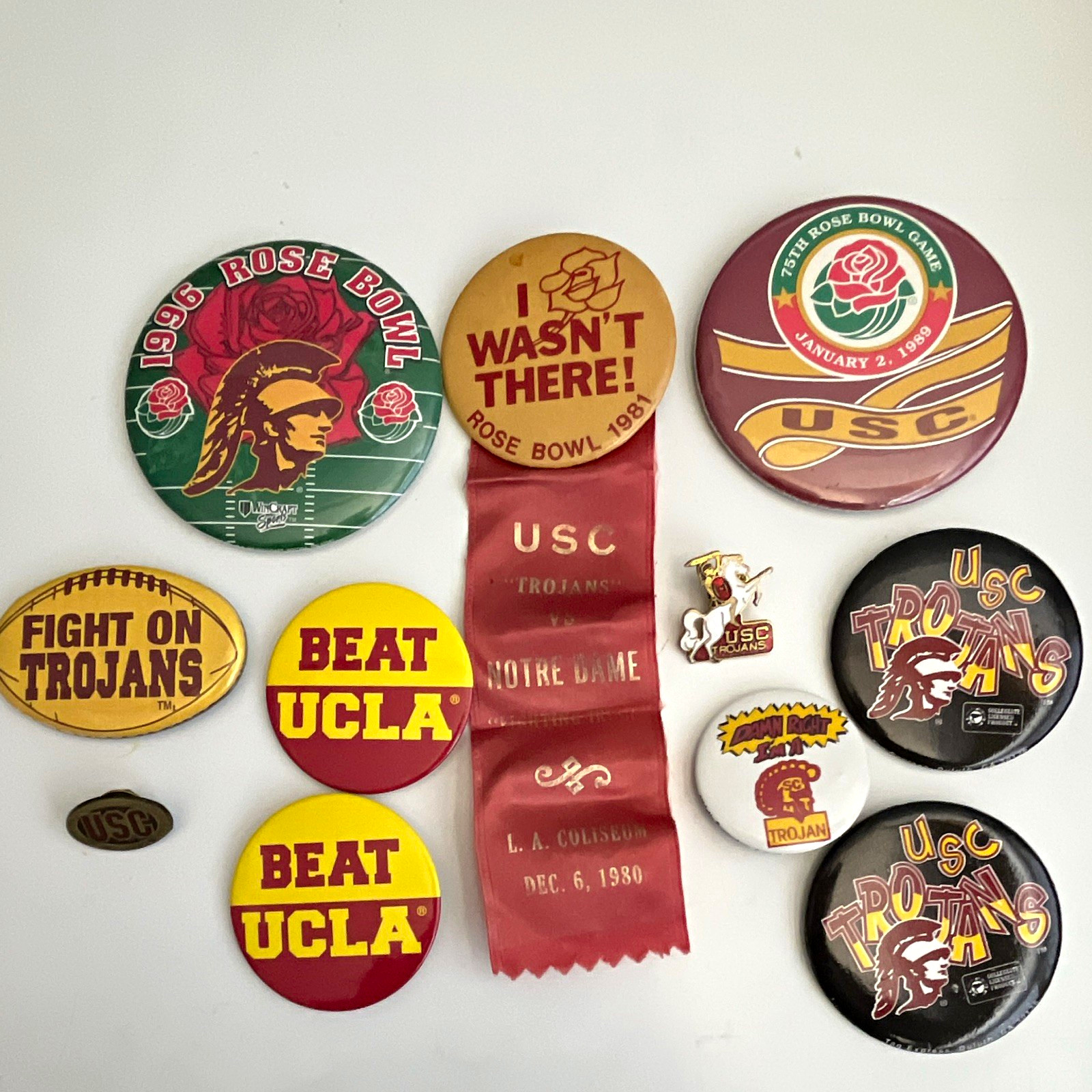 USC Trojans Rose Bowl Beat UCLA Pinback Button Lot w/ Ribbon & Pin. Set of 11 pc