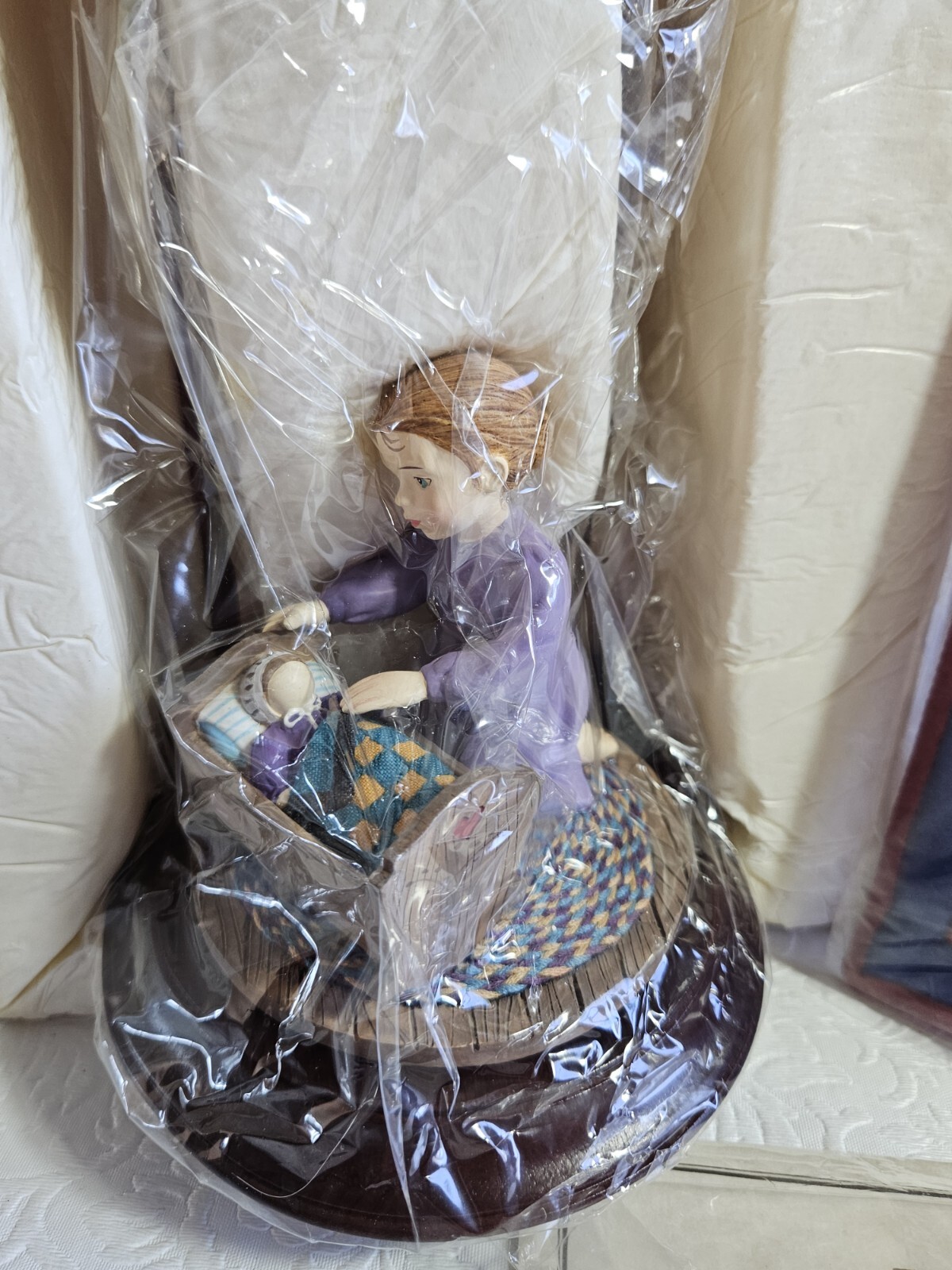 The Amish Heritage Ltd Edition - Caroline - #30014 With Box And Certificate 