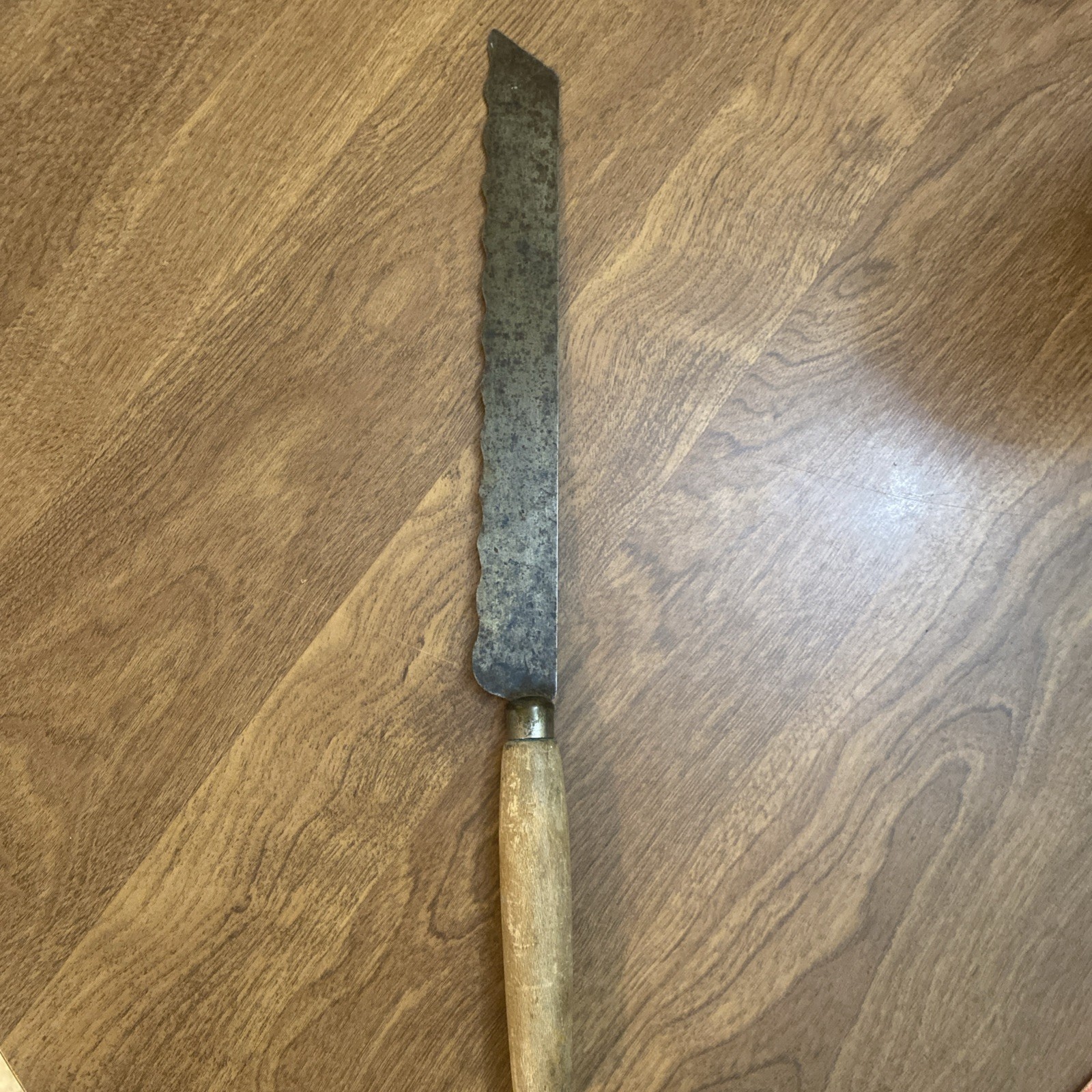 FABULOUS Old Vintage Wooden Wood Handle BREAD KNIFE Serrated Wavy Blade
