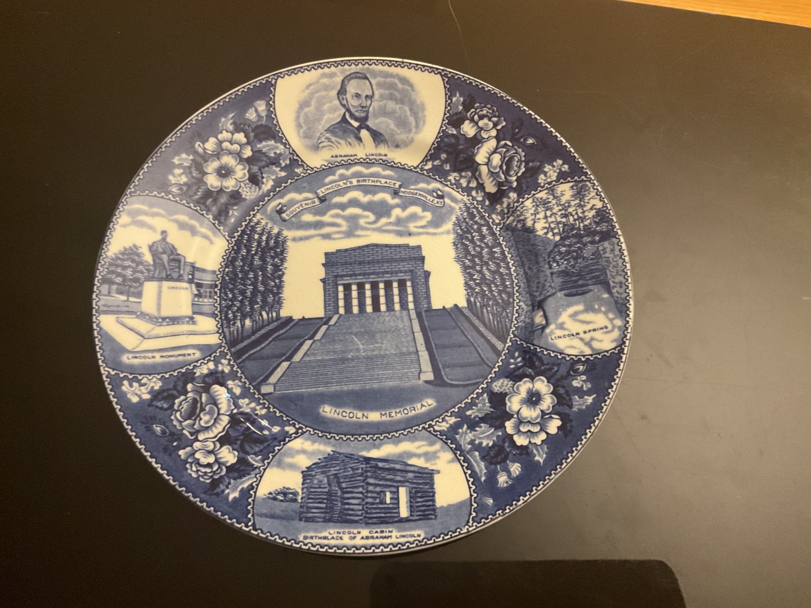 Vtg Blue and White transferware ceramic souvenir collector Lincoln plate Vtg Blue and White transferware ceramic souvenir collector Lincoln plate