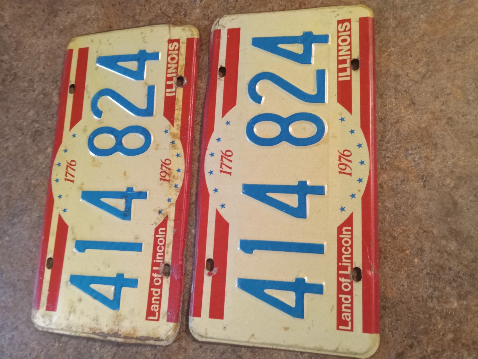 Vintage 1976 Illinois Bicentennial License Plate PAIR Matched Set 414 824 Lincol
