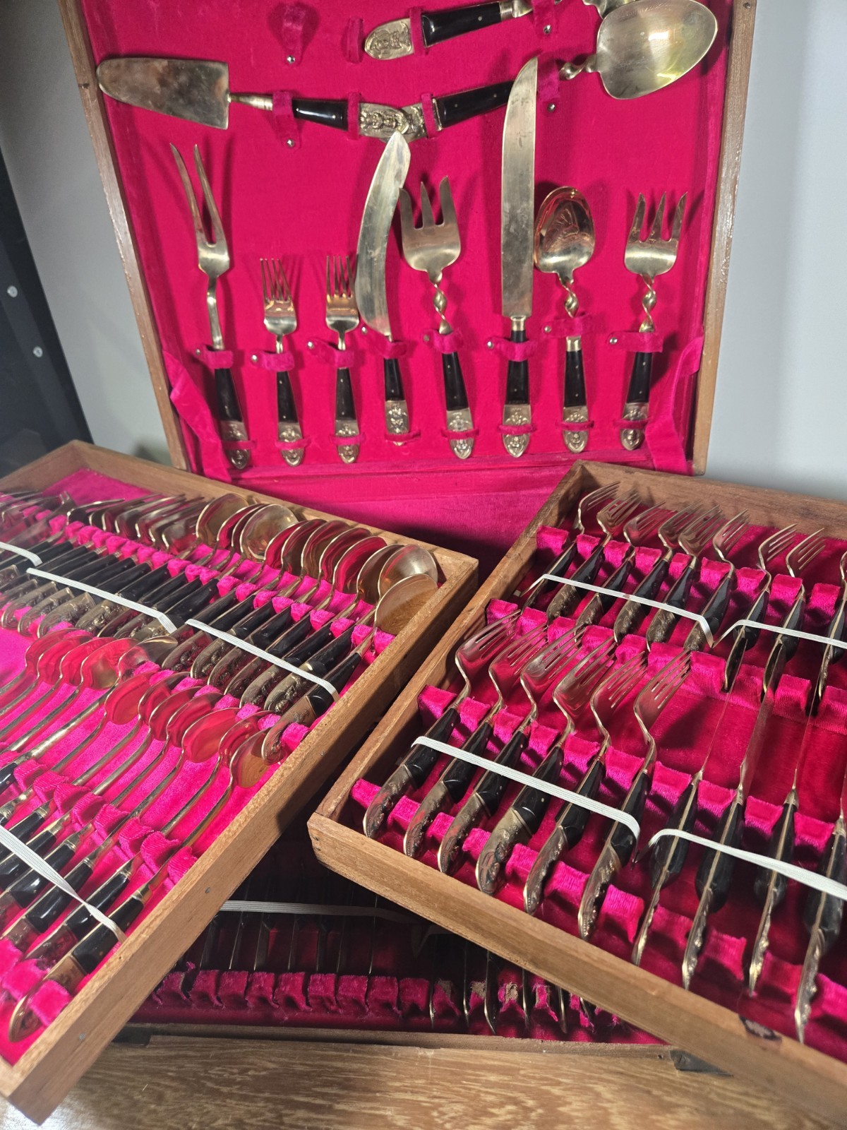 Vintage Thailand Brass 142 Piece Flatware Set In Wooden Case Serves 12 Vintage Thailand Brass 142 Piece Flatware Set In Wooden Case Serves 12