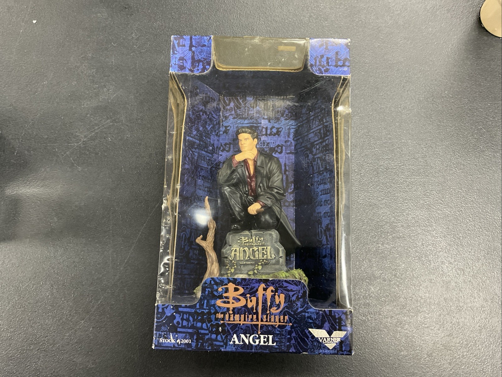 Buffy The Vampire Slayer - Angel 9