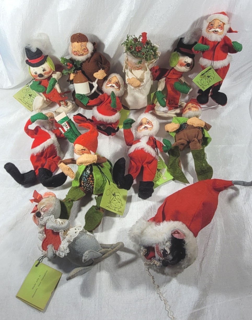 LOT: 12 Vintage Annalee Christmas - Santas, Cats, Mouse, Monk from the 1960's LOT: 12 Vintage Annalee Christmas - Santas, Cats, Mouse, Monk from the 1960's