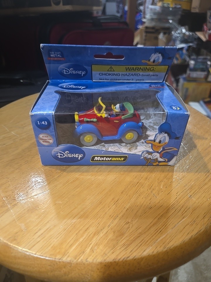 Disney Motorama Donald Duck Die Cast Metal 1:43 Scale Car #496035 NIB Collector