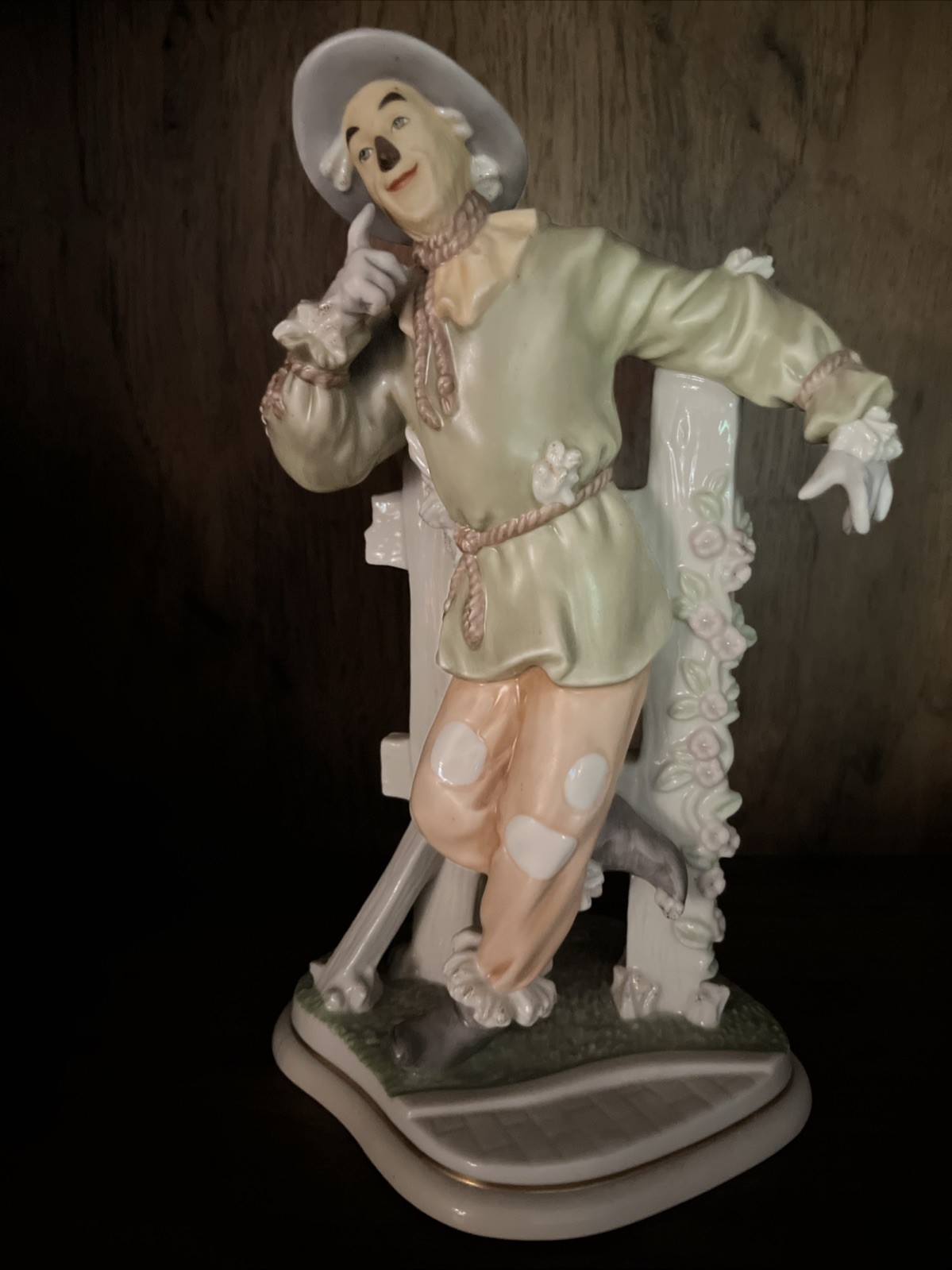 Lenox Wizard of Oz Scarecrow Figurine (6131031) In Original Box Lenox Wizard of Oz Scarecrow Figurine (6131031) In Original Box