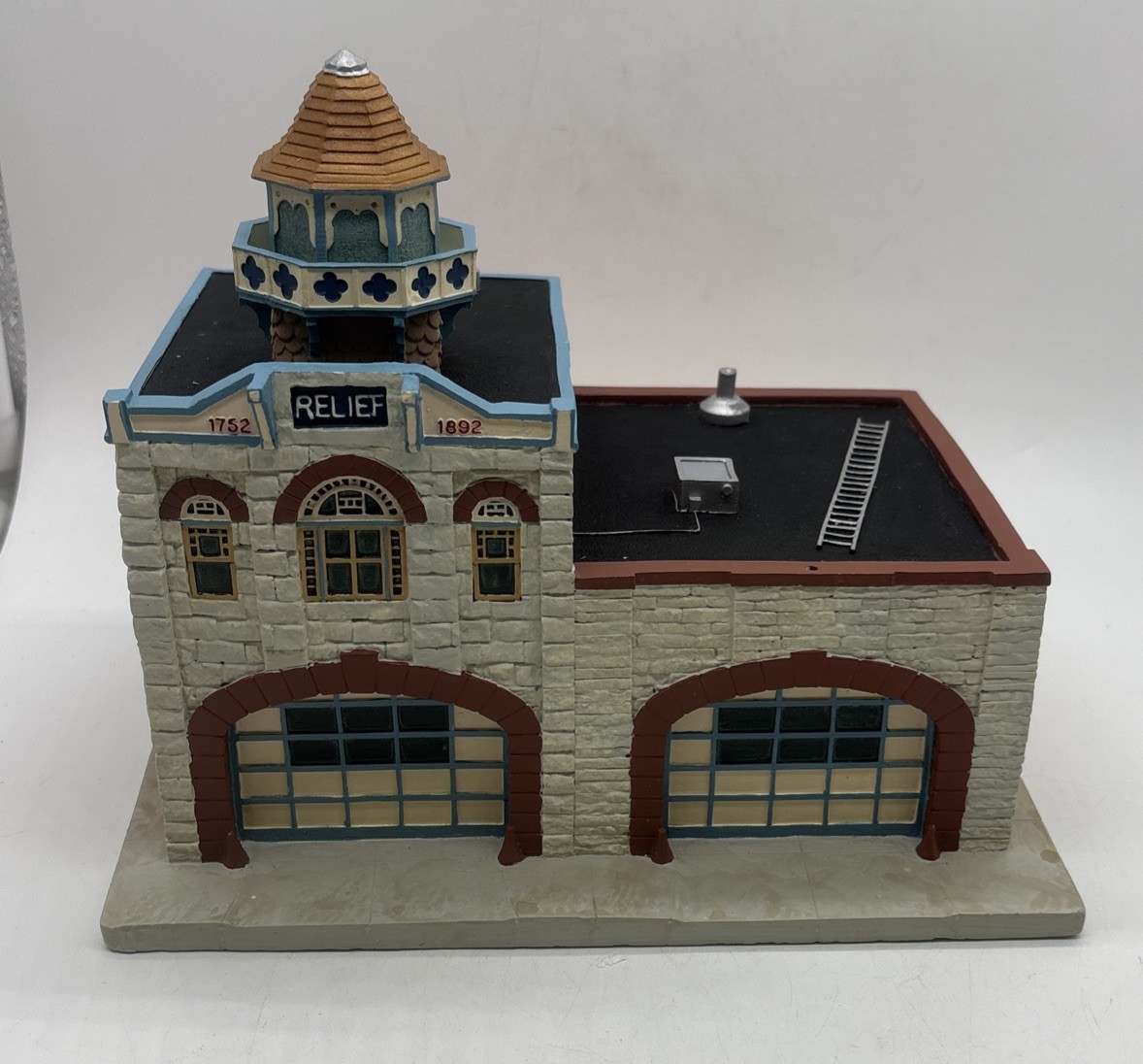 Lefton\'s Firehouses Great Halls of Fire Relief Engine Company #01628 New In Box