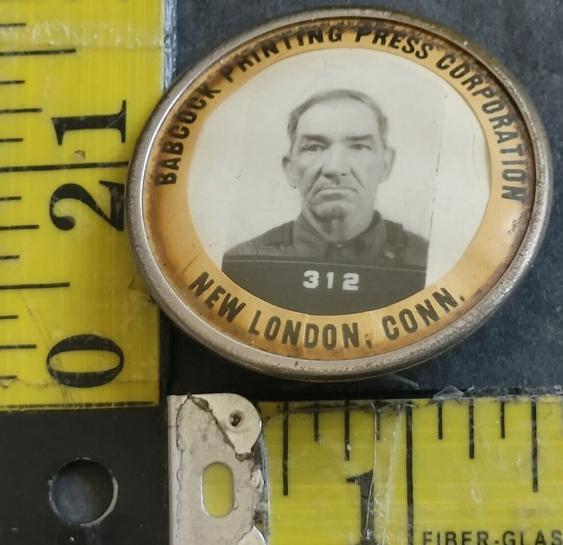 BABCOCK PRINTING PRESS CORPORATION NEW LONDON CT. WW2 ERA EMPLOYEE BADGE {B07}