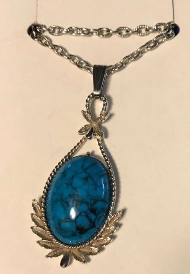 Lovely Necklace With Pendant-Silver Tone Setting & Chain-Oval Faux Turquoise 24\ Lovely Necklace With Pendant-Silver Tone Setting & Chain-Oval Faux Turquoise 24\