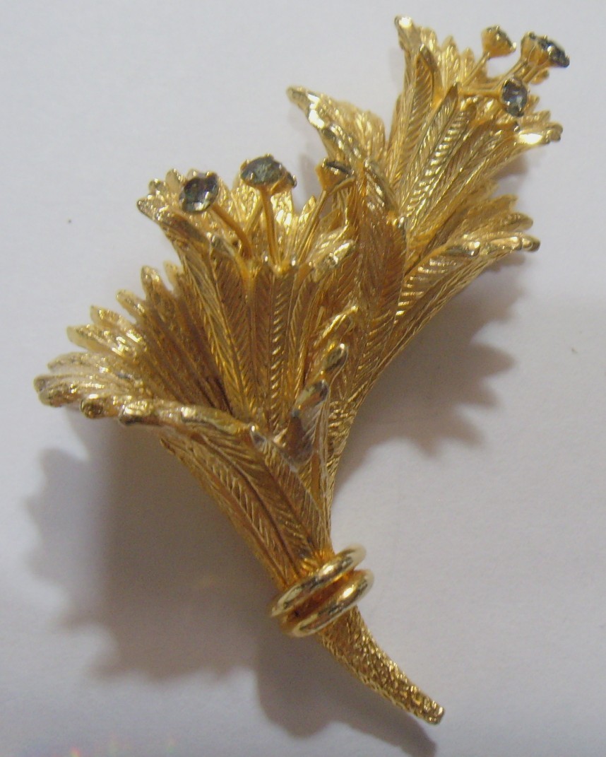 1940s antique Castleclif heavy gold tone metal floral collector brooch 54175
