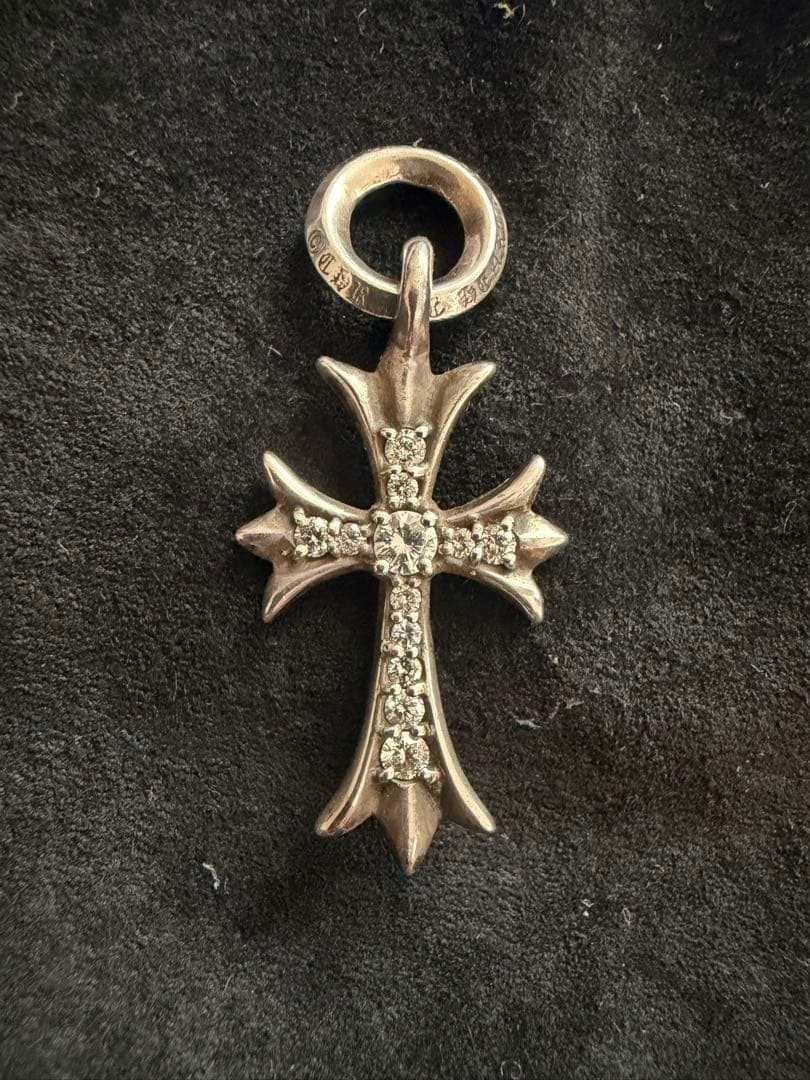 CHROME HEARTS Tiny CH Cross After Pave Diamond
