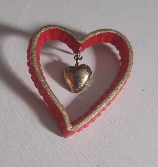 Double Heart Love Vintage Lapel Pin Brooch - Red Gold Dangle Charm Valentine Pin