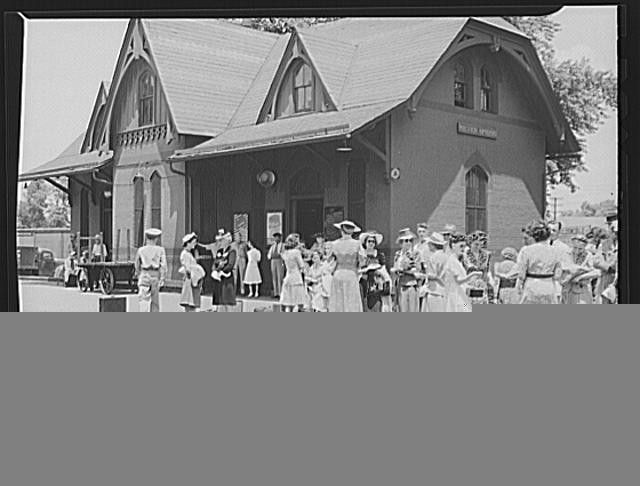 Photo:Silver Spring Maryland 1920s Railroad Station Train Passengers