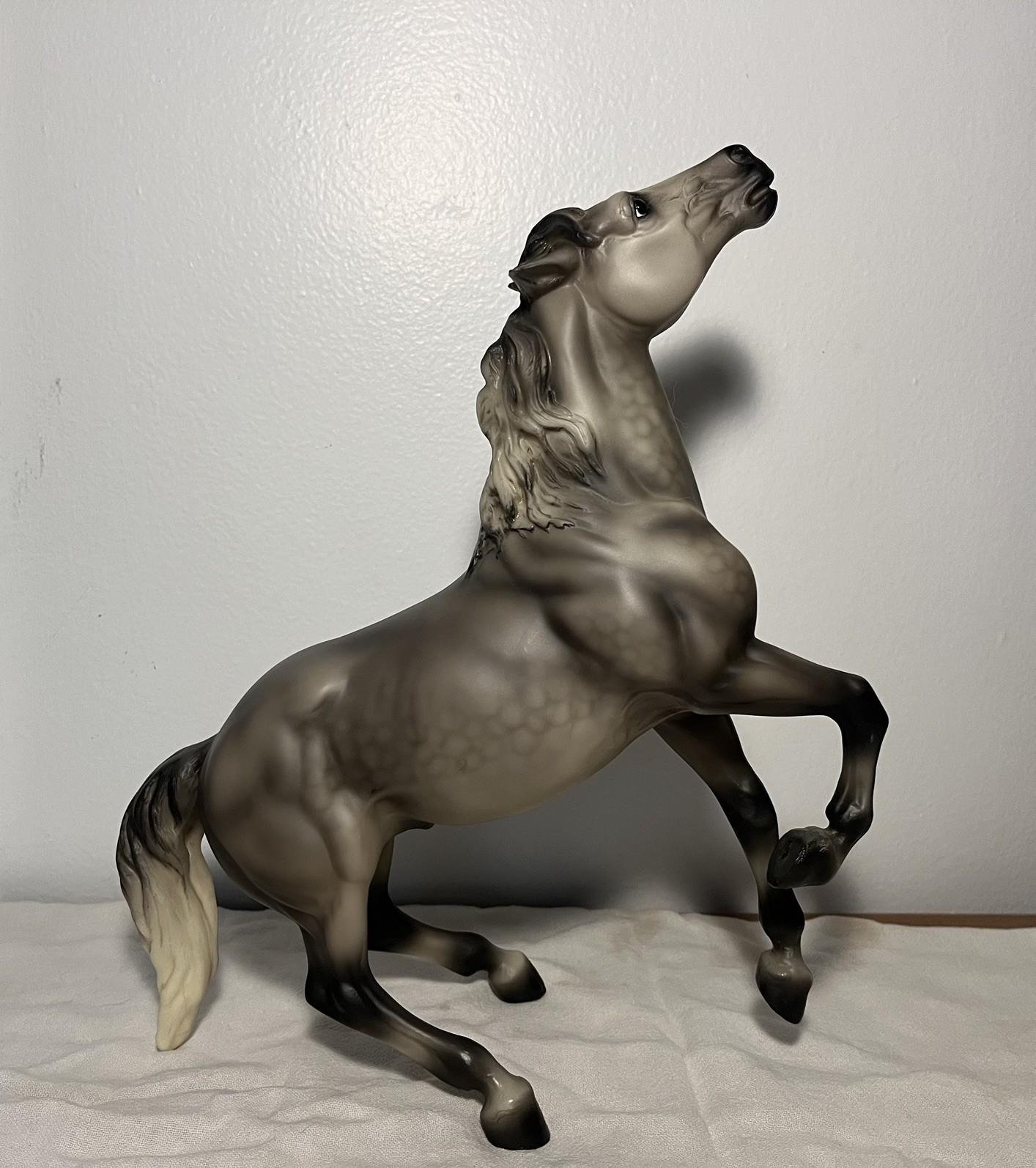 Breyer Model Horse, Dapple Grey Semi-Rearing Mustang #1373, 2009 Treasure Hunt 