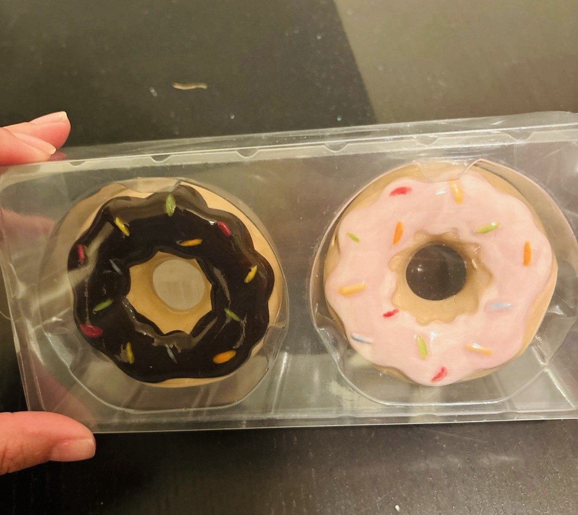🍩NIB Ceramic Glazed Sprinkled Doughnut Themed Salt & Pepper Shaker Set