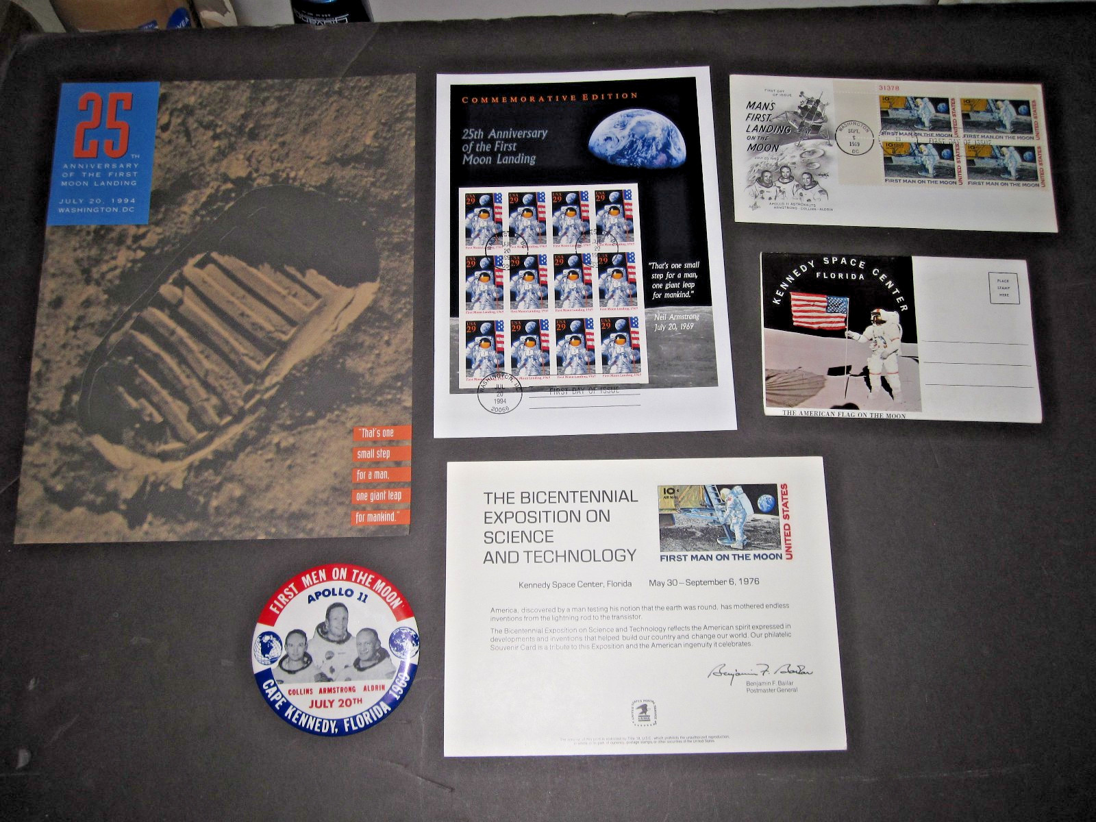 vTg 1969 NASA Apollo 11 Pinback 3.5\ vTg 1969 NASA Apollo 11 Pinback 3.5\