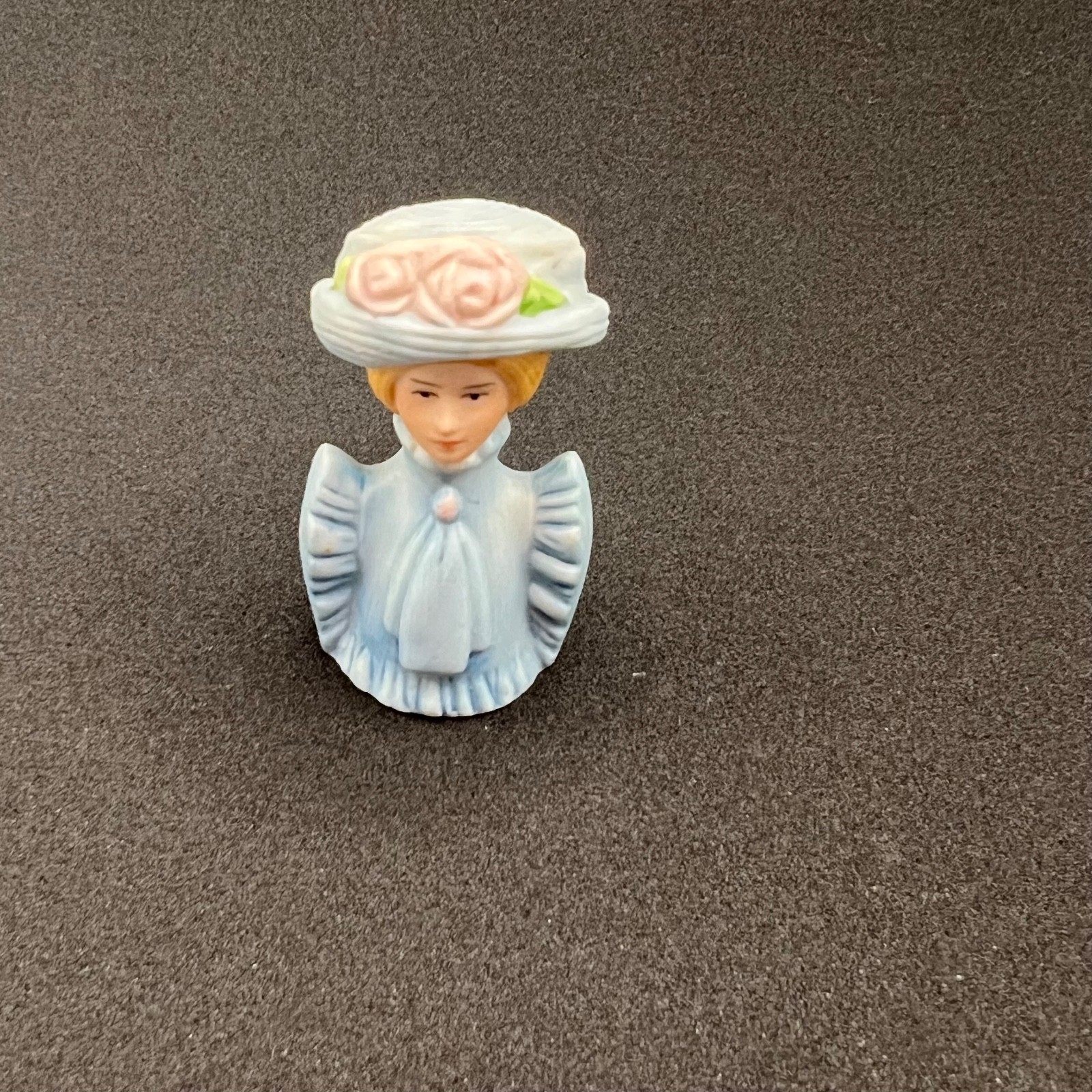 Vintage Avon Porcelain Sewing Thimble 1982 Ladies of American Fashion Dress VTG