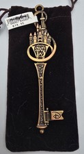 Disney World Parks Cinderella Castle Metal Key BNWT original bag picture