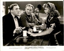 LMPE28 1942 Orig Photo WILLIAM BENDIX JOE SAWYER IRIS ADRIAN 