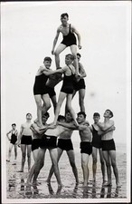 Schoolboys from the Ardale LCC School in Essex build a human py- 1937 Old Photo picture