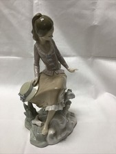 LLADRO GIRL AT THE SEASIDE PORCELAIN FIGURINE #4918 PRE-OWNED MINT CONDITION picture