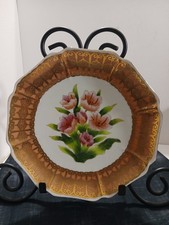 Porcelain Scalloped Edge Handpainted Bouquet Pattern with Gold Filagree Plate picture