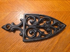 IR4 Unmarked Sad Iron Trivet  Cast picture
