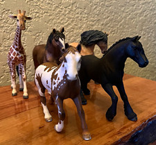Schleich Lot of 5 Animal Figurines: 4 Horses and 1 Giraffe picture