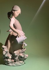 Lladro Girl With Watering Can Porcelain Figurine 1339, Excellent Condition Rare picture