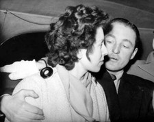 Arthur Thompson drives away Wormwood Scrubs Prison sister Lesl- 1956 Old Photo picture