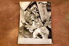 Chicago Fireman Rescued From Overturned Locomotive 6½x9⅛ 1947 AP Wire Photo V33 picture