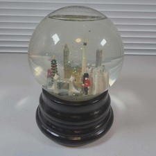 SAKS FIFTH AVENUE SNOW GLOBE LONDON ENGLAND LONDON BRIDGES BIG BEN RETIRED picture