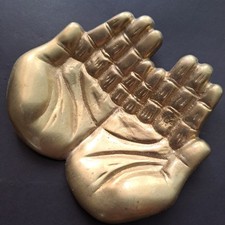 VTG Solid Brass Cupped Praying Hands Trinket Dish Tray Jewelry Holder 4.5“ X 4“ picture