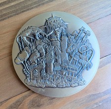 Rare 1999 Universal Islands of Adventure Opening Team Member Medallion +Box picture