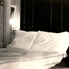 1927 Detroit, MI 68 W. Warren Bedroom Snapshot Photo Bed Pillows Clock Interior picture