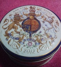 Commemorative tin featuring the British Royal Coat of Arms picture