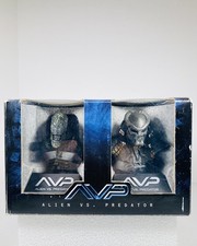 AVP ALIEN VS PREDATOR LIMITED EDITION. New 02895 of 25000. picture