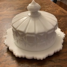 Westmoreland 'Old Quilt' pattern milk glass butter or cheese dish. picture