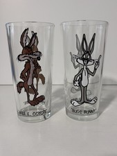 Warner Bros Looney Tunes Bugs Bunny/Wile E. Coyote Pepsi Glass Collector Series picture