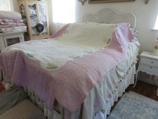 Beautiful Antique Lavender & Cream Floral Quilt Needs just a bit of TLC 90 x 70 picture
