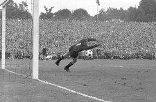 German Football Championship on June 22 1963 - 1 FC Cologne - 1 FC- Old Photo 4 picture
