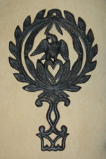 VINTAGE POST WWII US MILITARY PATRIOTIC ORNATE CAST IRON METAL EAGLE TRIVET picture