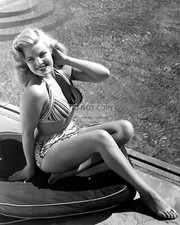 ACTRESS CLEO MOORE PIN UP - 8X10 PUBLICITY PHOTO (BB-694) picture