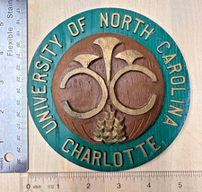 VINTAGE SEAL OF UNIVERSITY OF NORTH CAROLINA - RESIN WOOD GRAIN PLAQUE - UNIQUE picture