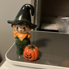 Hallmark Merry Miniatures 1974 Halloween Scarecrow Witch Hat 3” Figurine picture