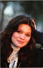 Vintage 1980s VALERIE BERTINELLI Postcard 