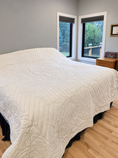 Amish Hand Quilted Ivory Queen Quilt 92x104 Floral Design Excellent Condition picture