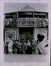 LG824 1954 Wire Photo THRILLS AND CHILLS IN RUSSIA Samarkand Traveling Show picture