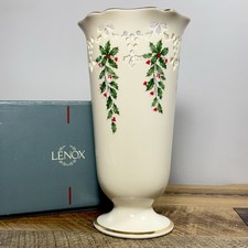 Lenox - Holiday - Dimension Pierced Holly Berry Vase Gold Trim 7