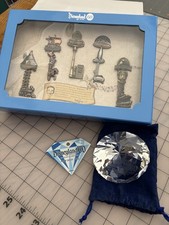 Disneyland 60th Anniversary Keys To The Kingdom Box Pin Set LE 750 5 Pins 2015 picture